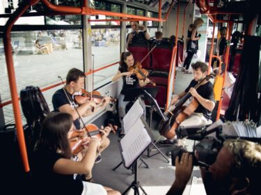 Filharmonie Brno představí veřejnosti svou 70. sezonu v historické tramvaji
