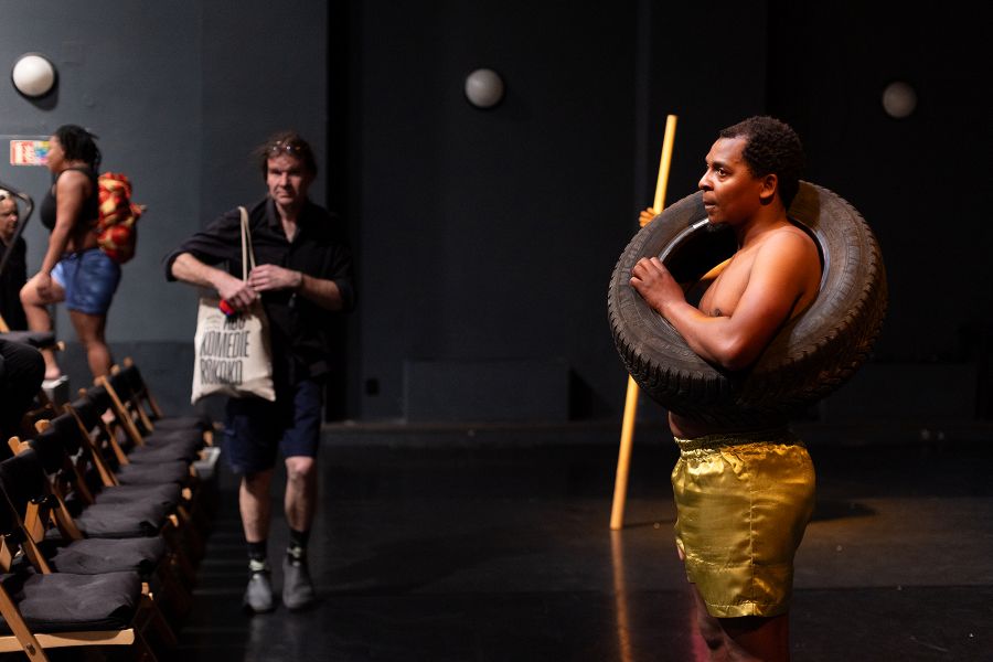 Inscenace Vagabundus na openingu festivalu Tanec Praha 2025 (foto Adéla Vosičková)