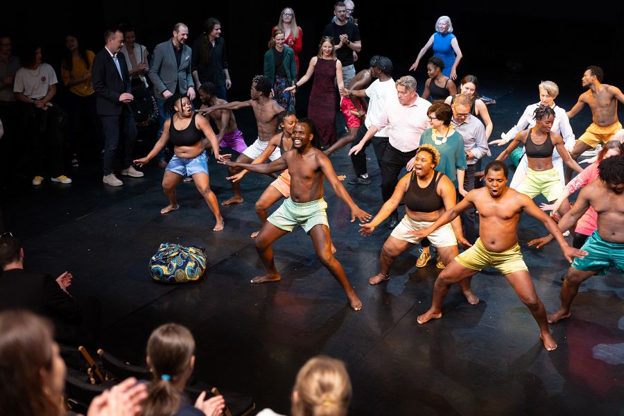 Inscenace Vagabundus na openingu festivalu Tanec Praha 2025 (foto Adéla Vosičková)