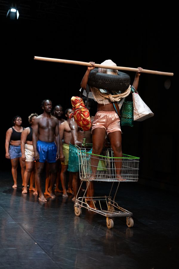 Inscenace Vagabundus na openingu festivalu Tanec Praha 2025 (foto Adéla Vosičková)