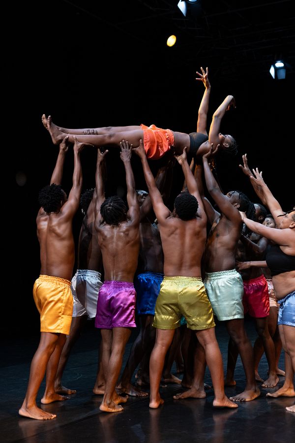 Inscenace Vagabundus na openingu festivalu Tanec Praha 2025 (foto Adéla Vosičková)