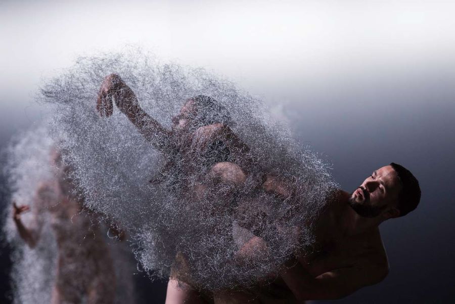 Jiří Bartovanec ve své choreografii Kentaur (foto Sebastian Bolesch)