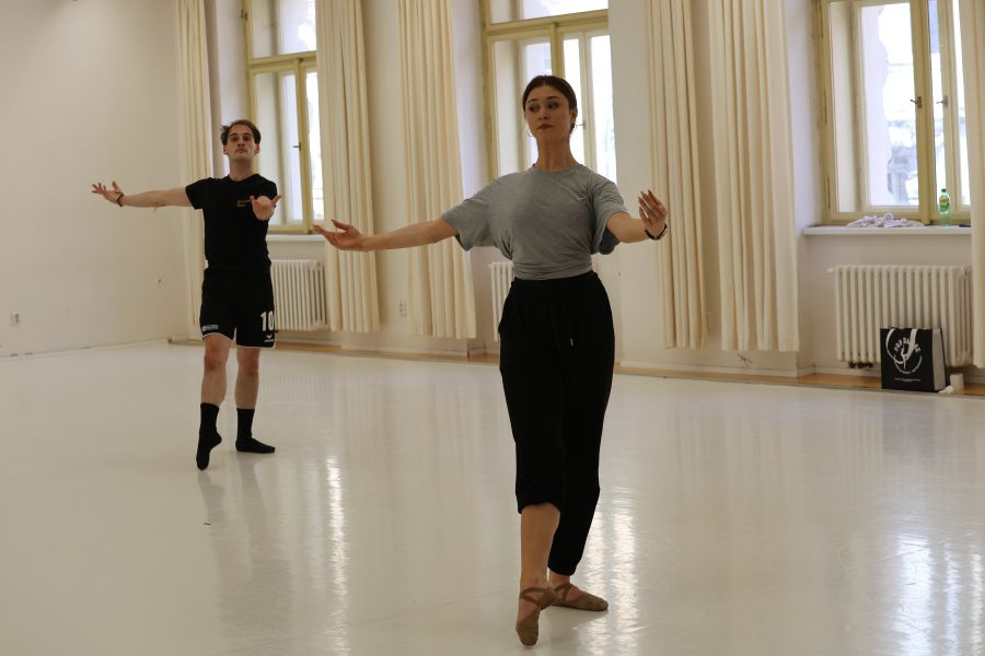 Na tréninku s Bohemia Baletem (Anna Tkadlčíková a Matěj Šimůnek, foto Kristýna Housková)