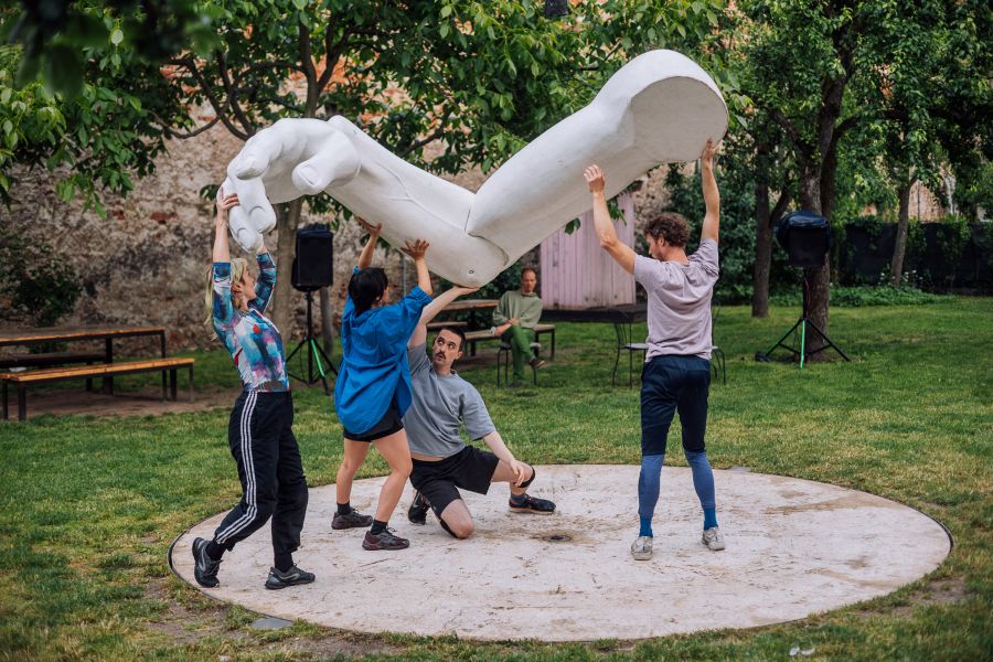 Niels Weijer – arm dances (foto Marek Jančúch)