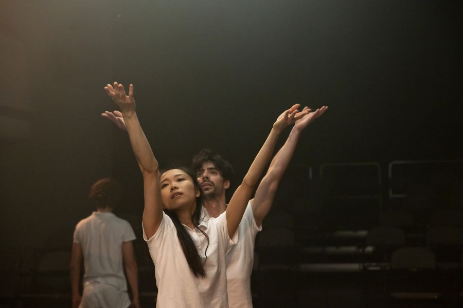 Sergio Méndez Romero a Sawa Shiratsuki v choreografii WHITEflag day (foto Tereza Hrubá)