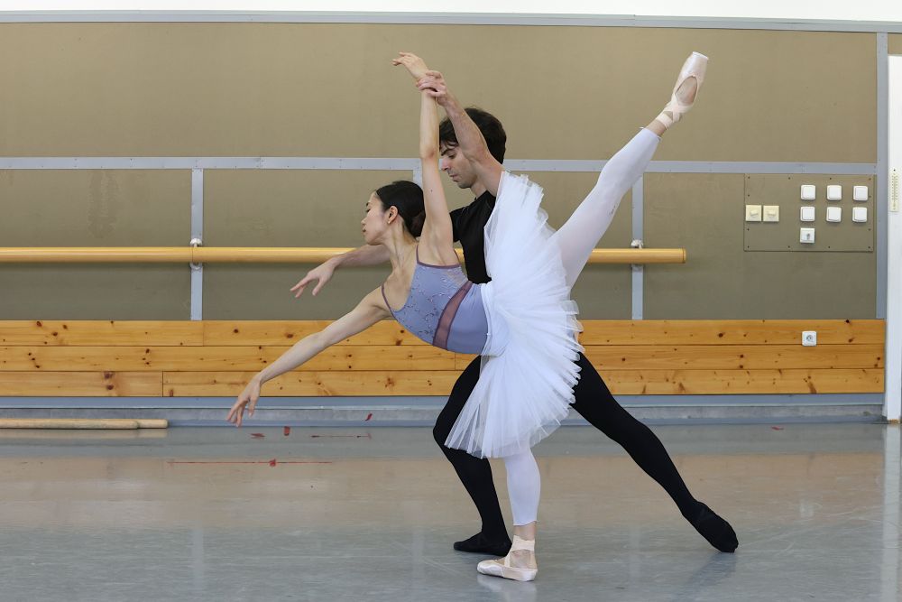 Sergio Méndez Romero a Sawa Shiratsuki zkoušejí Labutí jezero (foto Kristýna Housková)