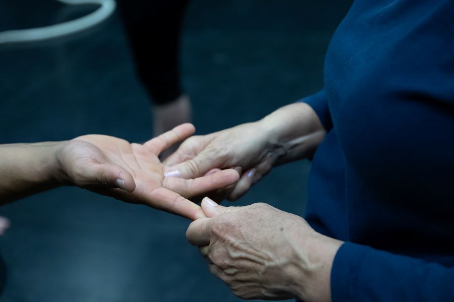 Workshopy se Stéphanie N'Duhirahe (foto Alena Češková, KoresponDance 2025, Jihlava)
