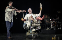 Aribert Reimann: Lear, Státní opera Praha – Miloš Horák (Vévoda z Glostru), Tómas Tómasson (Lear) (foto Petr Neubert)