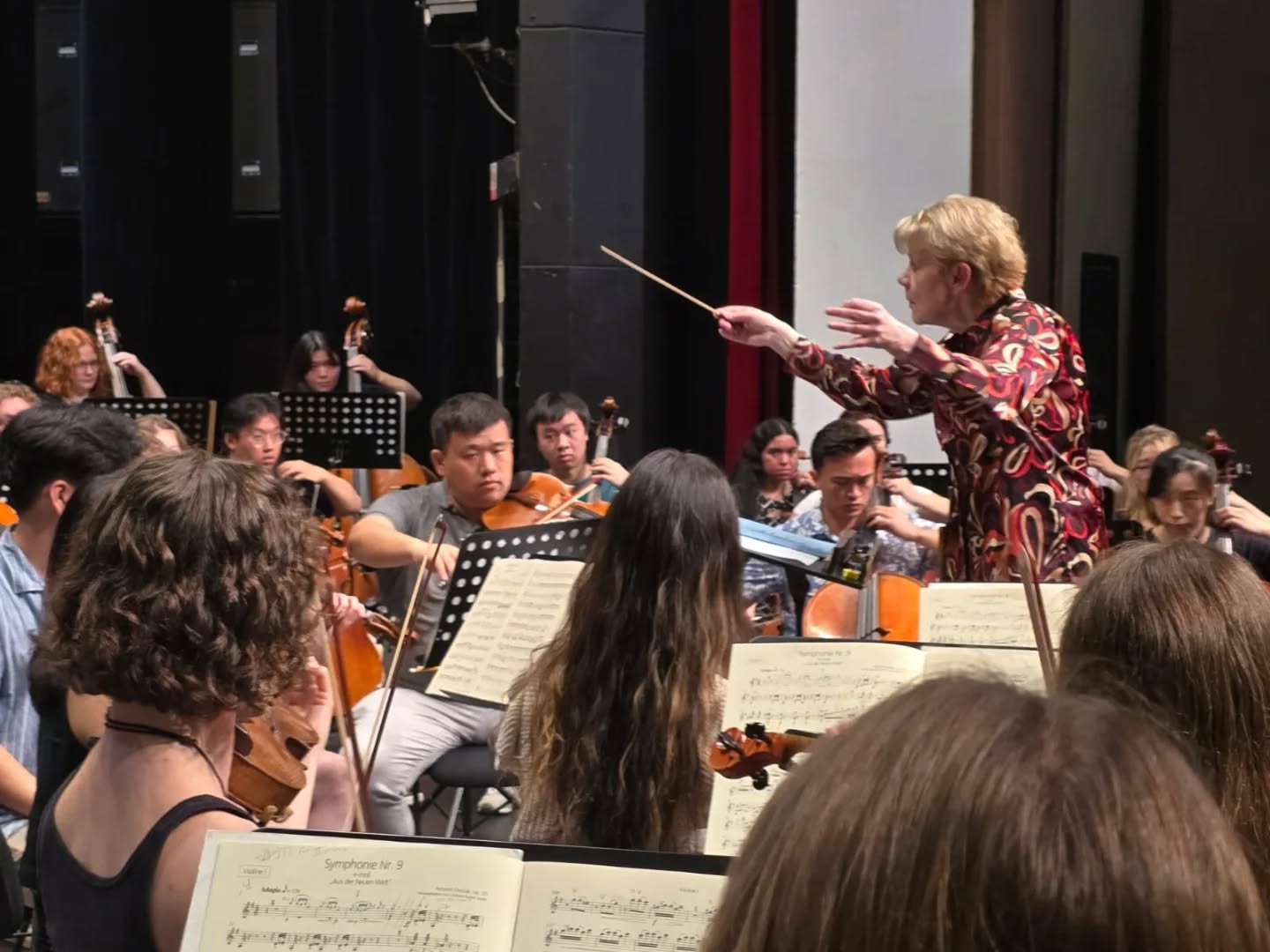 Marin Alsop a Prague Summer Nights Orchestra na zkoušce před koncertem (zdroj Prague Summer Nights Orchestra)