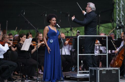 Mezinárodní hudební festival Leoše Janáčka: Axelle Saint-Cirel, Daniel Raiskin, 29. června 2025, Amfiteátr Hukvaldy (zdroj Janáčkova filharmonie Ostrava, foto Dalibor Válek)