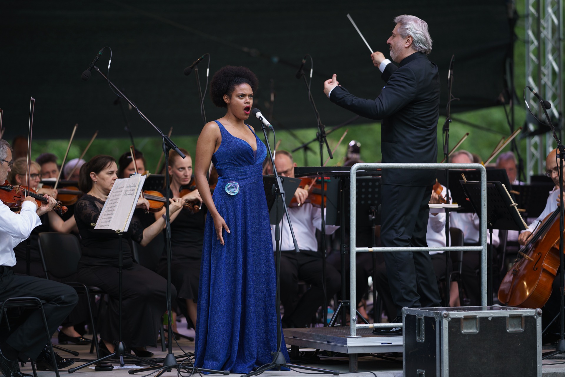 Mezinárodní hudební festival Leoše Janáčka: Axelle Saint-Cirel, Daniel Raiskin, 29. června 2025, Amfiteátr Hukvaldy (zdroj Janáčkova filharmonie Ostrava, foto Dalibor Válek)