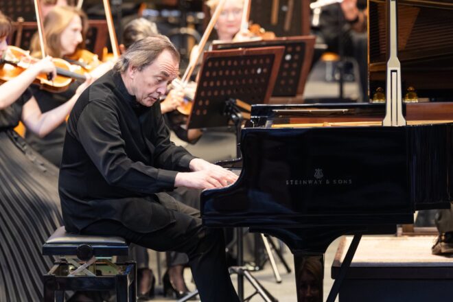 Smetanova Litomyšl: Česká filharmonie & Pierre–Laurent Aimard, 2. července 2025, Nádvoří zámku Litomyšl (zdroj Smetanova Litomyšl)