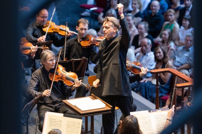 Smetanova Litomyšl: Česká filharmonie & Pierre–Laurent Aimard, 2. července 2025, Nádvoří zámku Litomyšl – Tomáš Netopil (zdroj Smetanova Litomyšl)