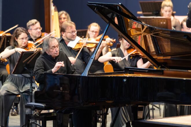 Smetanova Litomyšl: Česká filharmonie & Pierre–Laurent Aimard, 2. července 2025, Nádvoří zámku Litomyšl (zdroj Smetanova Litomyšl)