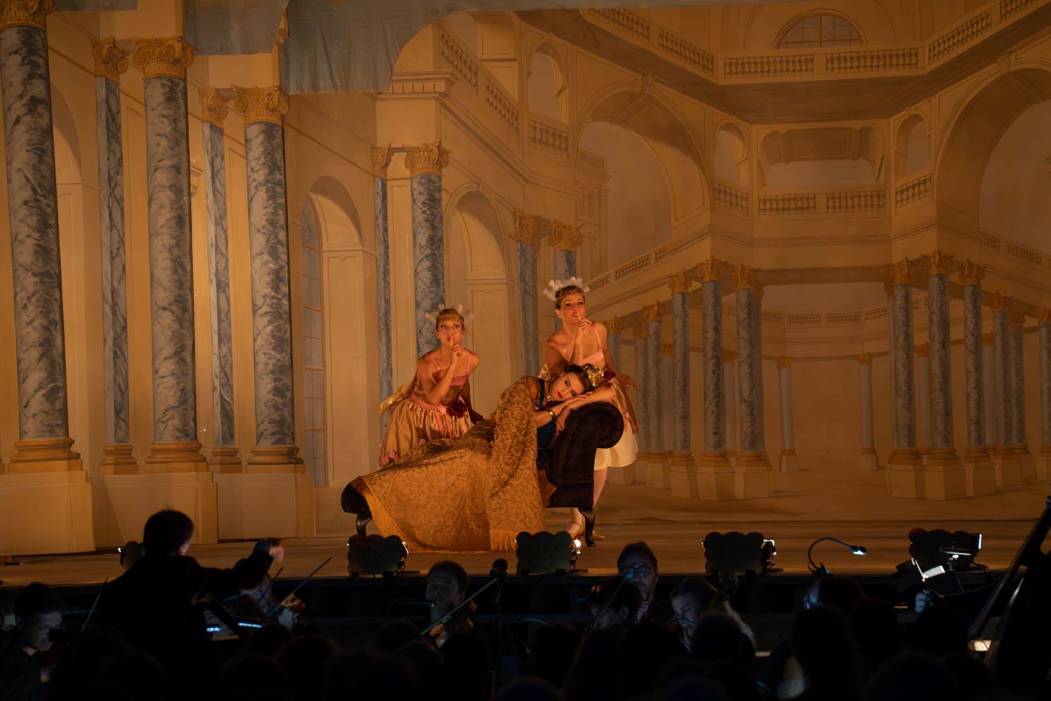 G. B. Bononcini, A. M. Bononcini: Camilla – Romana Konrádová, Eliška Minářová, Lucie Holánková, 18. července 2025, Divadlo Florea Theatrum, Praha (foto Adam Rojko)