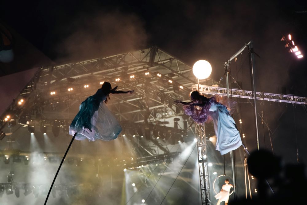 Tanec a nový cirkus na Glastonbury (Foto Nina Bumbálková)