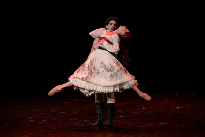 Ukázka z baletu J. Bubeníčka Carmen, Rebecca Bianchi a Javier Rojas (foto Serghei Gherciu, Bubeníček International Ballet Gala)