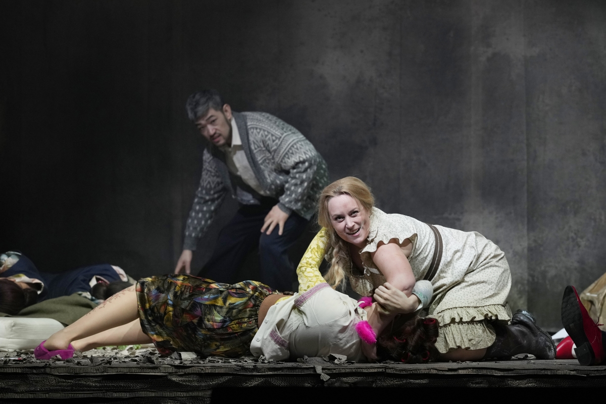 Leoš Janáček: Příhody lišky Bystroušky – Adam Kim, Carina Tybjerg Madsen, Landestheater Linz – Musiktheater, 2025 (zdroj Landestheater Linz, foto Reinhard Winkler)
