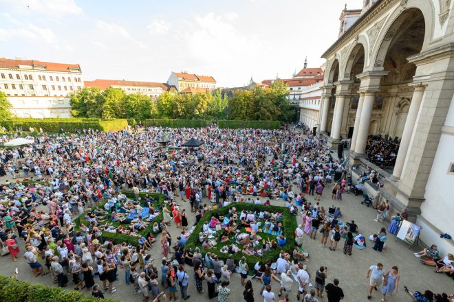 Symfonický orchestr hl. m. Prahy FOK ve Valdštejnské zahradě (zdroj Symfonický orchestr hl. m. Prahy FOK) 