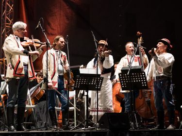 Janáčkův folkloristický experiment za meze žánrů zazněl na Špilberku v nejzdařilejším provedení posledních let