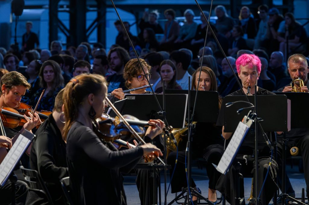 Ostravské dny 2025 – Orchestra Opening: Skladby pro tři orchestry, 24. srpna 2025, Trojhalí Karolina – ONO – Ostrava New Orchestra, Ostravská banda (zdroj Ostravské centrum nové hudby)