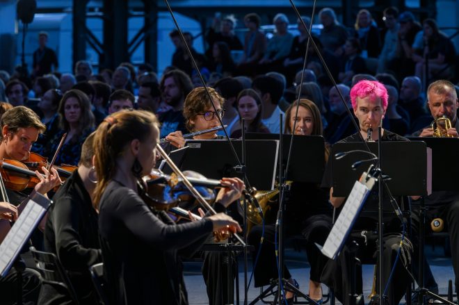 Ostravské dny 2025 – Orchestra Opening: Skladby pro tři orchestry, 24. srpna 2025, Trojhalí Karolina – ONO – Ostrava New Orchestra, Ostravská banda (zdroj Ostravské centrum nové hudby)