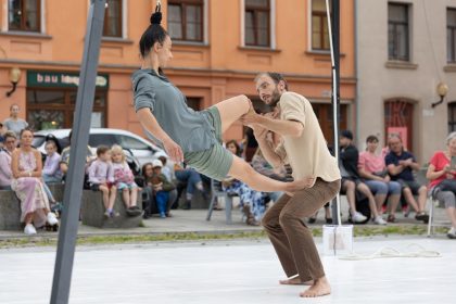 Ana Jordão a Vincent Kollar – Tělo a jiné objekty (foto Alena Češková, KoresponDance 2025, Jihlava)