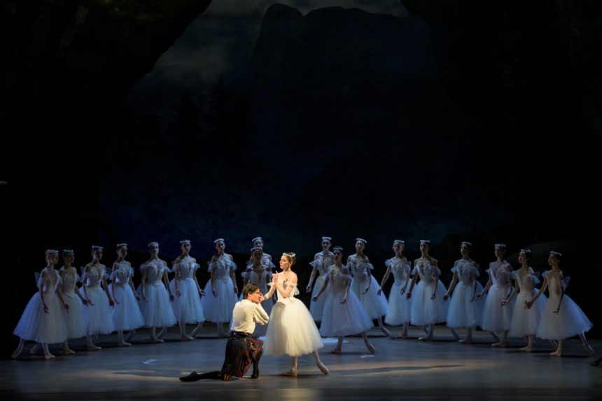 Balet ND – La Sylphide (Paul Irmatov a Alina Nanu, foto Serghei Gherciu)