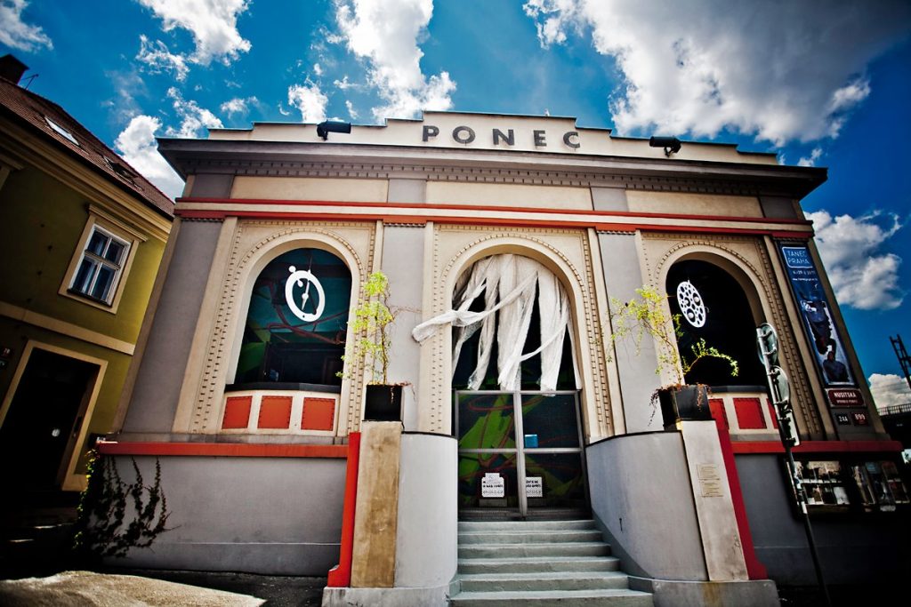 Divadlo Ponec (foto Vojtěch Brtnický)
