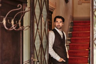 Jonathan Tetelman (foto Ben Wolf)