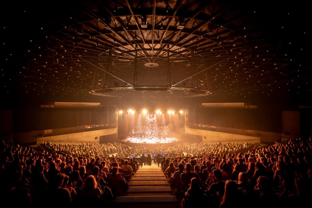 Janáčkova filharmonie Ostrava v Gongu (foto Martin Kusyn)