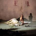 A. Honegger: Jana z Arku na hranici – La Monnaie 2019 (foto B. Uhlig)