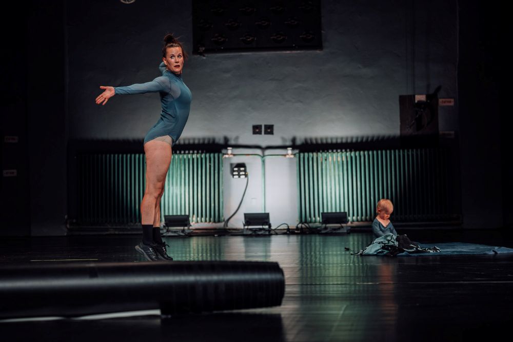 Martina Hajdyla Lacová – Bodies after progress (foto Marek Jančúch, festival Tanečno 2025)