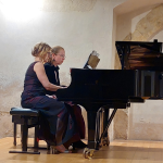 Hudební salón Café crème: Erik Satie –⁠⁠⁠⁠⁠⁠ Monika Knoblochová, Dagmar Šašková, 6. dubna 2025 (zdroj Hudební salón Café crème)