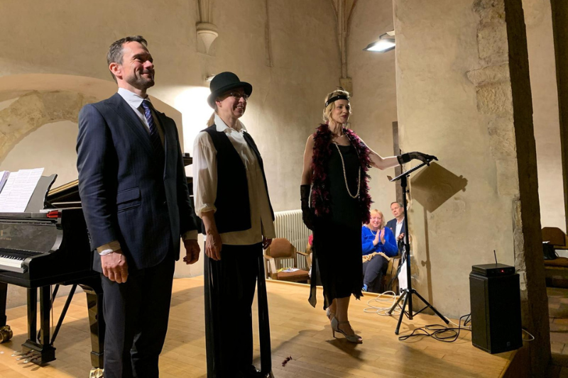 Hudební salón Café crème: Erik Satie –⁠⁠⁠⁠⁠⁠ Filip Sychra, Monika Knoblochová, Dagmar Šašková, 6. dubna 2025 (zdroj Hudební salón Café crème)