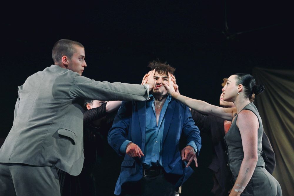 People Watching: Play Dead (foto František Ortmann)
