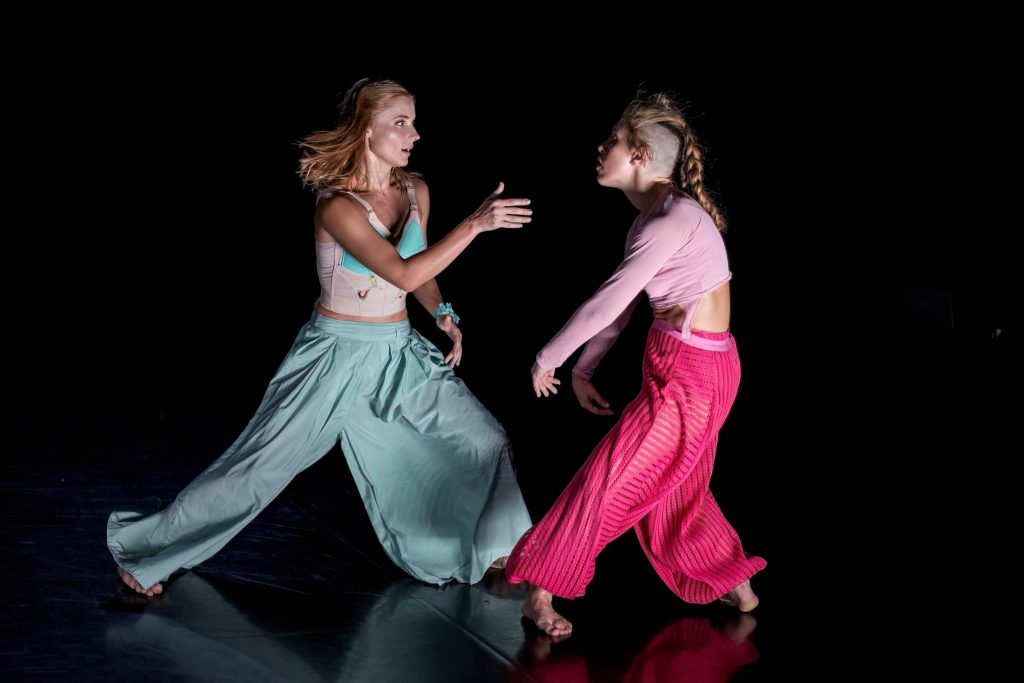 Yana Reutova a Clara Da Costa: Womenhood (foto Vojtěch Brtnický)