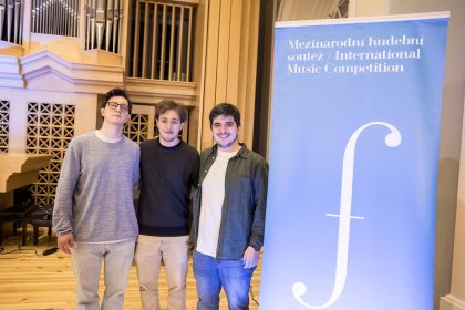 Fedor Osver (Rusko), Leandro Lazzari (Itálie) a Pedro Moreira (Portugalsko), Pražské jaro, 10. května 2025, finalisté soutěže (foto Vojtěch Brtnický)