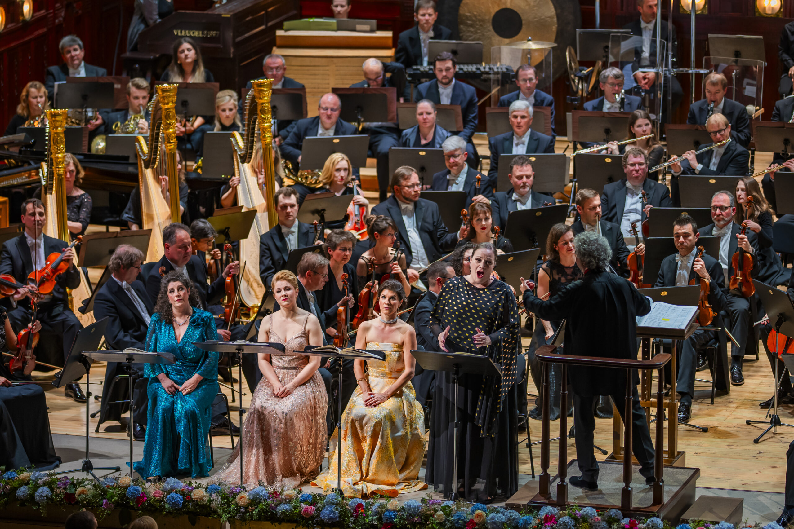 Symfonie tisíců & Závěrečný koncert
2. června & 3. června
Obecní dům, Smetanova síň, Praha – Jennifer Johnston, Stefanie Irányi, Kateřina Kněžíková, Sarah Wegener a Česká filharmonie (zdroj Pražské Jaro, foto Václav Hodina) 
