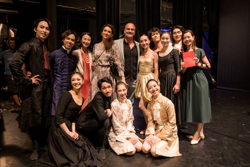 Tanečníci Tokyo City Ballet s Jiřím a Nadinou Bubeníčkovými (foto Serghei Gherciu)