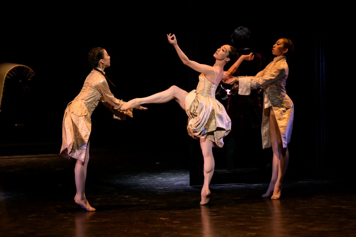 Tokyo City Ballet v L’heure bleue Jiřího Bubeníčka (foto Serghei Gherciu)