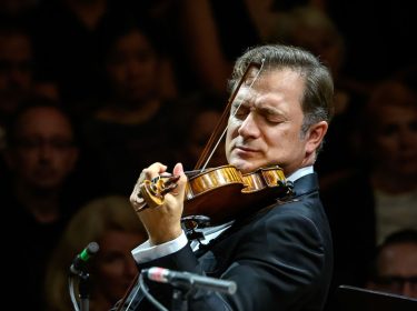 Houslista Renaud Capuçon na Dvořákově Praze přednesl Korngolda s náznakem slušivé teatrálnosti