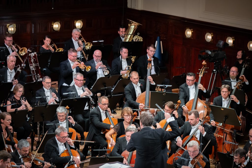 Tomáš Netopil, Symfonický orchestr hl. m. Prahy FOK, 17. září 2025, Obecní dům, Smetanova síň, Praha (zdroj Symfonický orchestr hl. m. Prahy FOK, foto Ivan Malý)