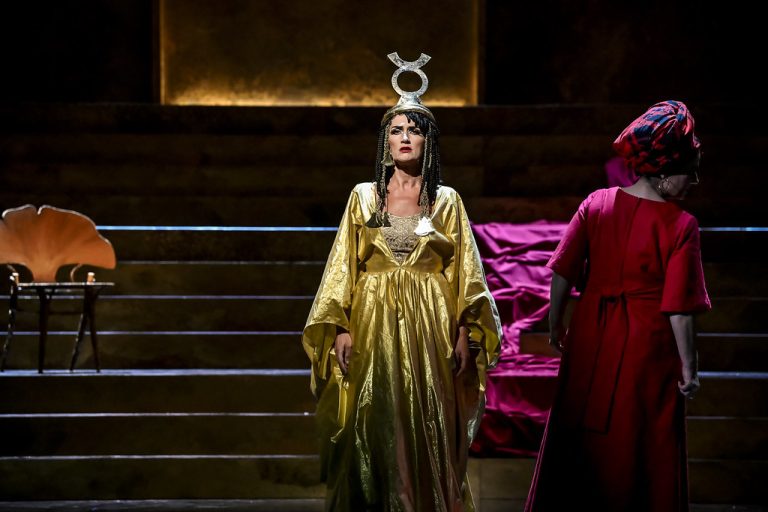 Giuseppe Verdi: Aida, Národní divadlo Brno – Václava Krejčí Housková a Csilla Boross (foto Marel Olbrzymek)