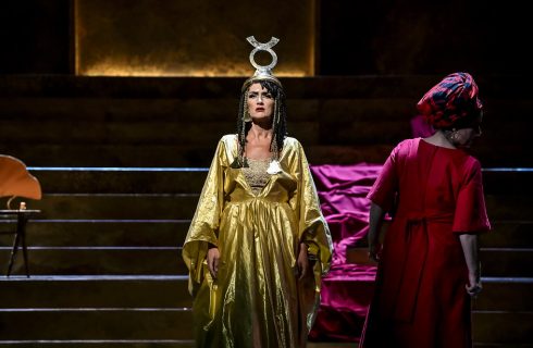 Giuseppe Verdi: Aida, Národní divadlo Brno – Václava Krejčí Housková a Csilla Boross (foto Marel Olbrzymek)