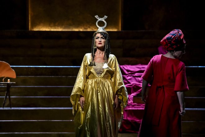 Giuseppe Verdi: Aida, Národní divadlo Brno – Václava Krejčí Housková a Csilla Boross (foto Marel Olbrzymek)