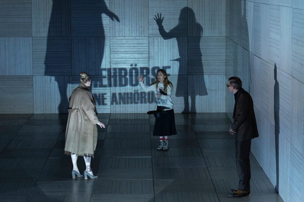 Mezinárodní festival Divadlo – Bertolt Brecht: Svatá Johanka z jatek (zdroj Mezinárodní festival Divadlo)