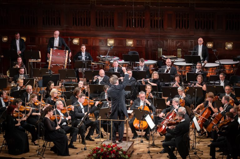 Tomáš Netopil, Symfonický orchestr hl. m. Prahy FOK, 17. září 2025, Obecní dům, Smetanova síň, Praha (zdroj Symfonický orchestr hl. m. Prahy FOK, foto Ivan Malý)