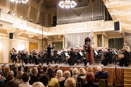 Maxim Emelyanychev, Robert Jordan, Scottish Chamber Orchestra, 23. září 2025, Besední dům, Brno (zdroj Filharmonie Brno, foto Jan Prokopius)