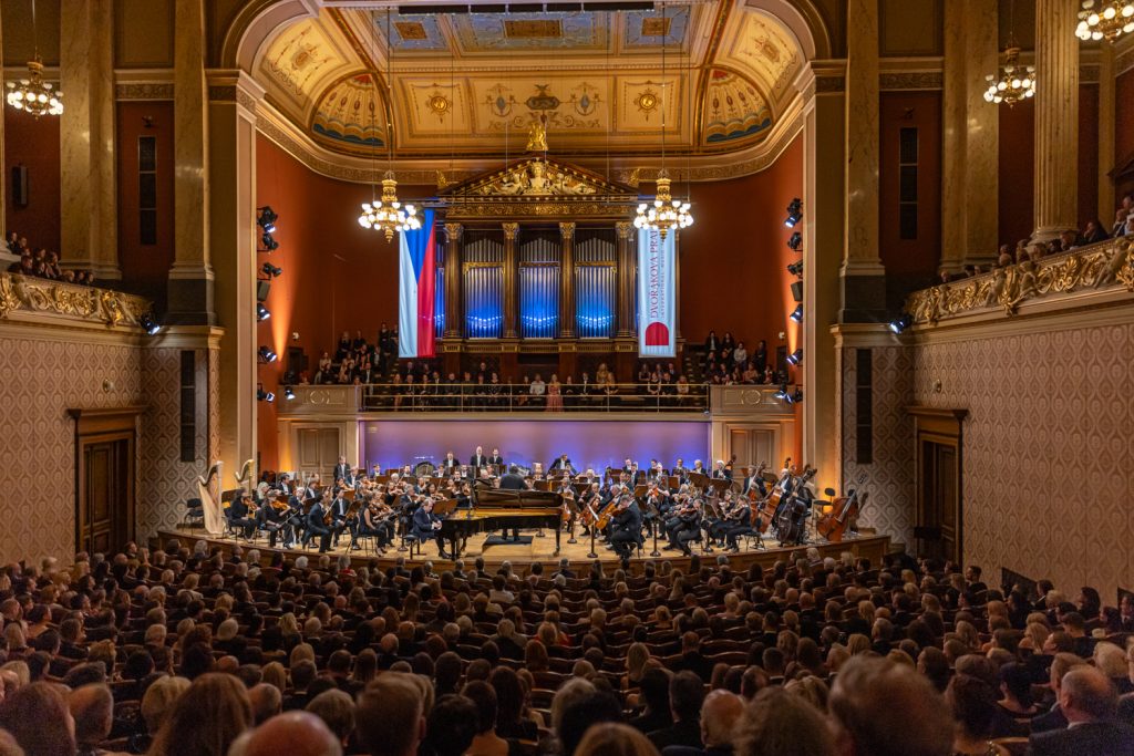 Dvořákova Praha: Závěrečný koncert, 23. září 2025, Rudolfinum – Cristian Măcelaru, Rudolf Buchbinder, Orchestre National de France (foto Petra Hajská)